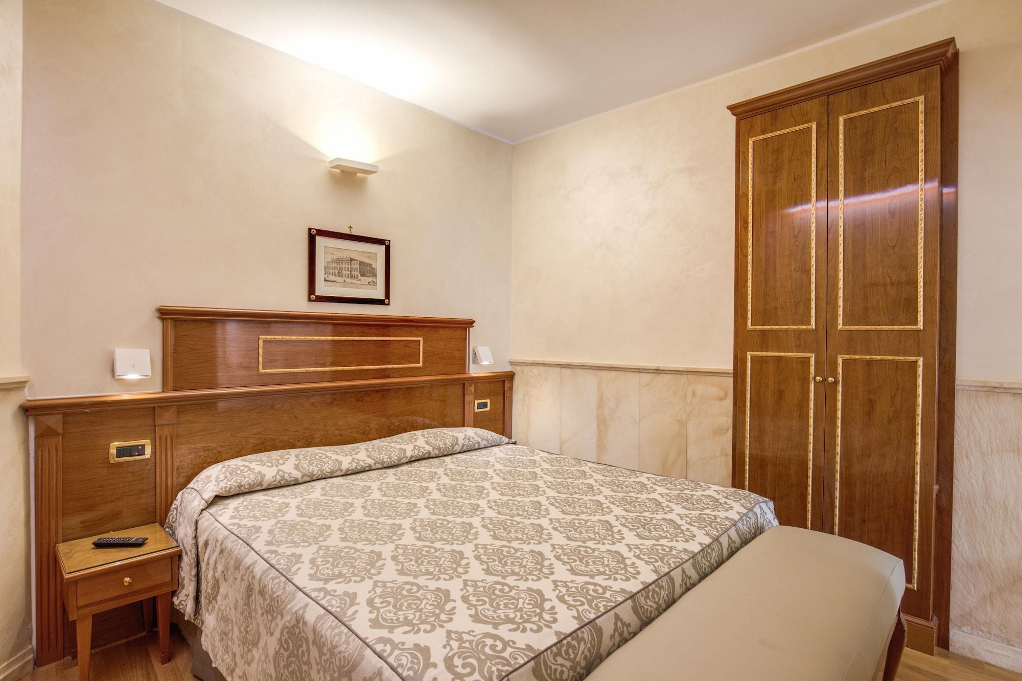 Pantheon Rooms Rome Bagian luar foto
