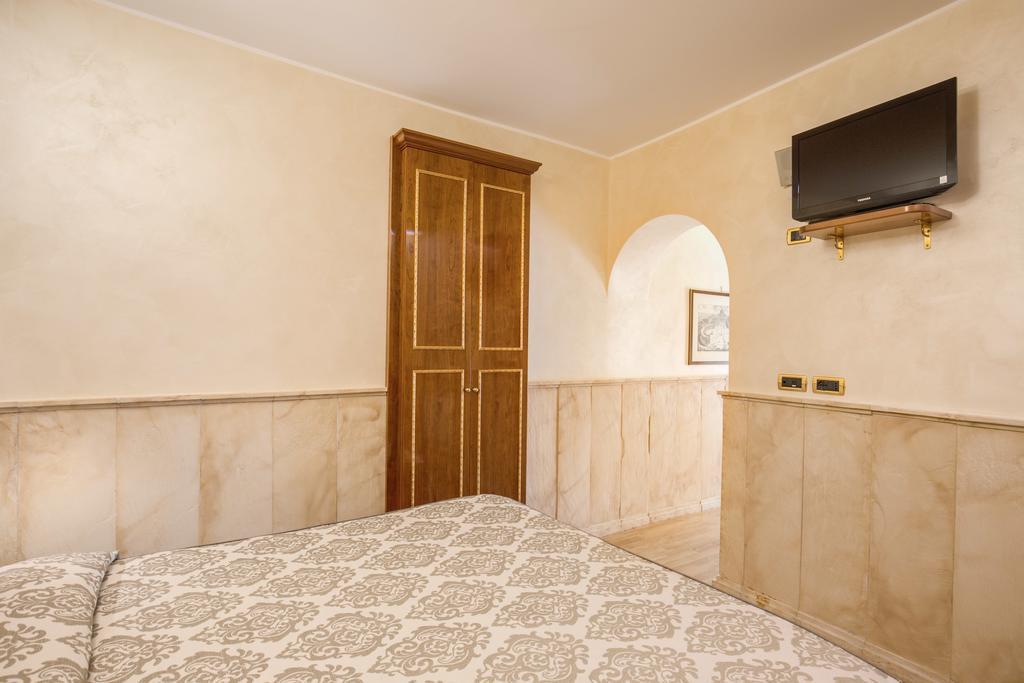 Pantheon Rooms Rome Bagian luar foto