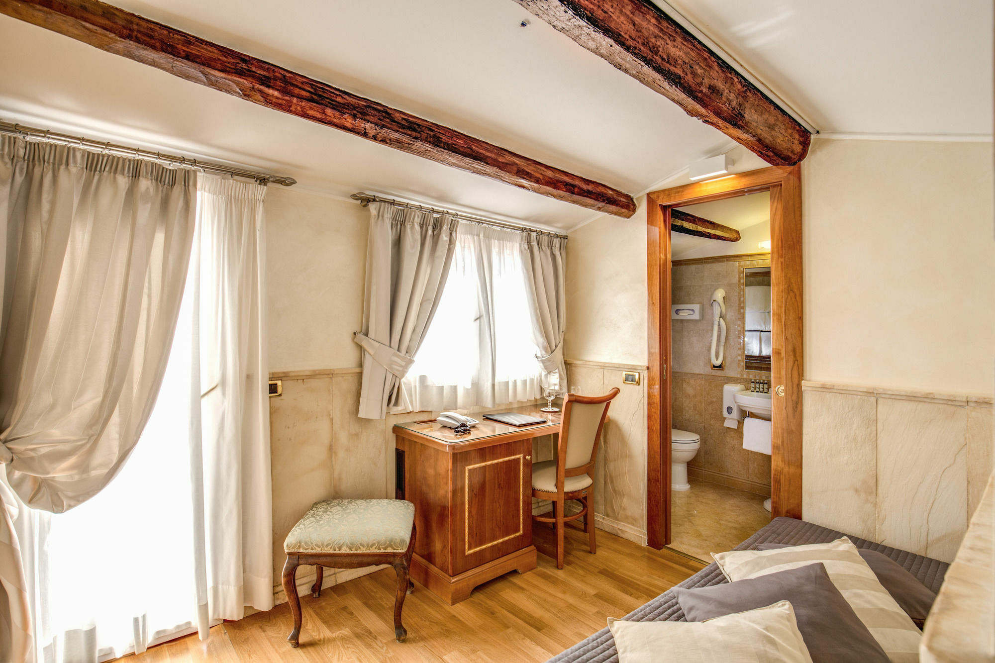 Pantheon Rooms Rome Bagian luar foto