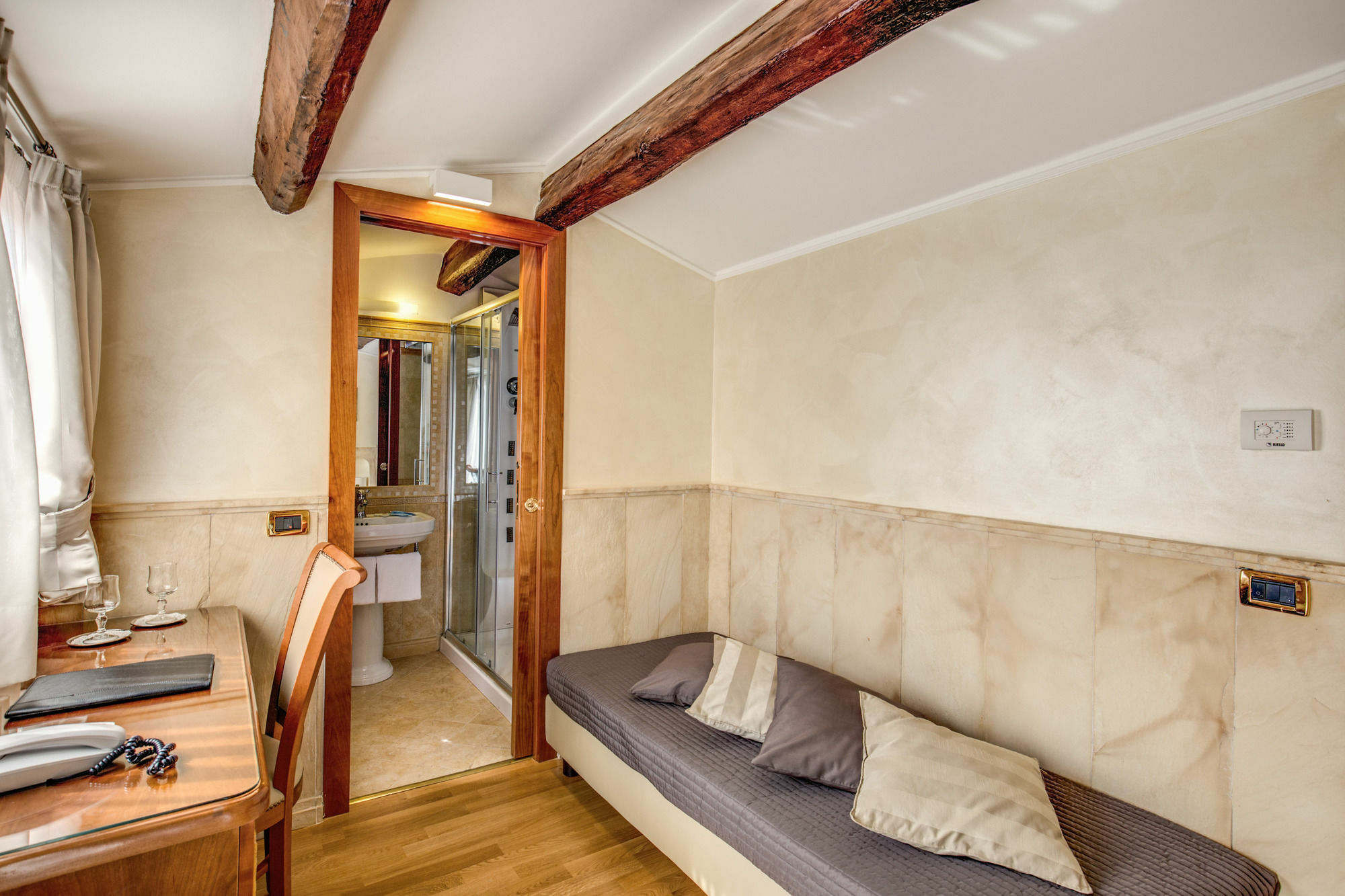 Pantheon Rooms Rome Bagian luar foto